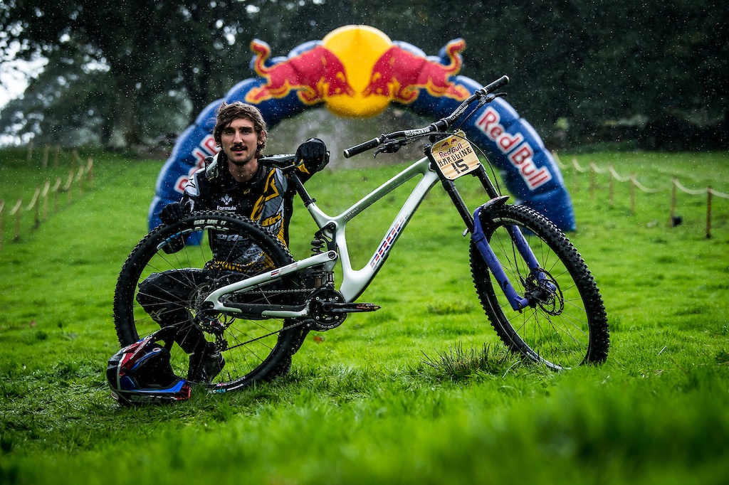 World events: 29 велосипедов Red Bull Hardline 2018