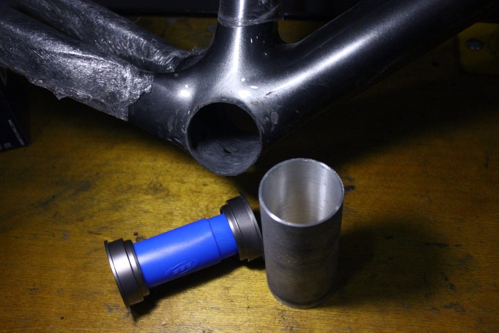 Блог им. 26inch: Вклейка алюминиевого стакана в карбоновую раму. Конвертация с BB95 на более распространенную BB92