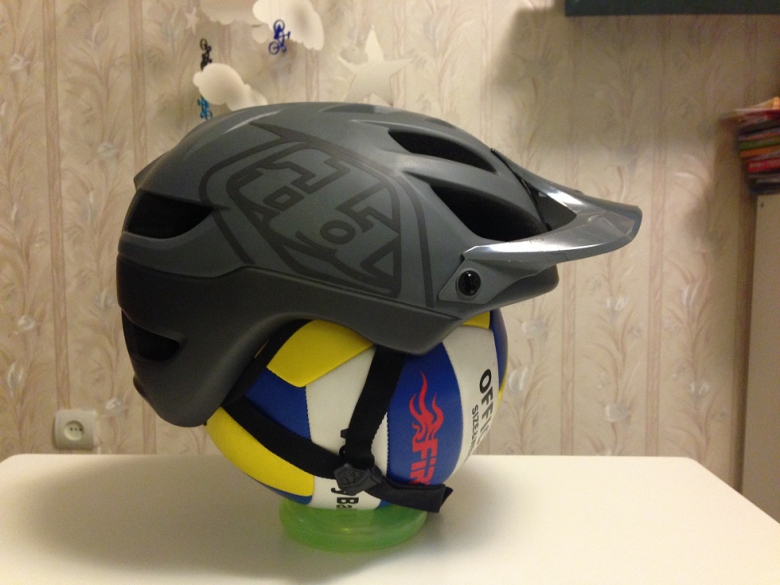 Личный блог: Опыт эксплуатации шлема TLD A1
