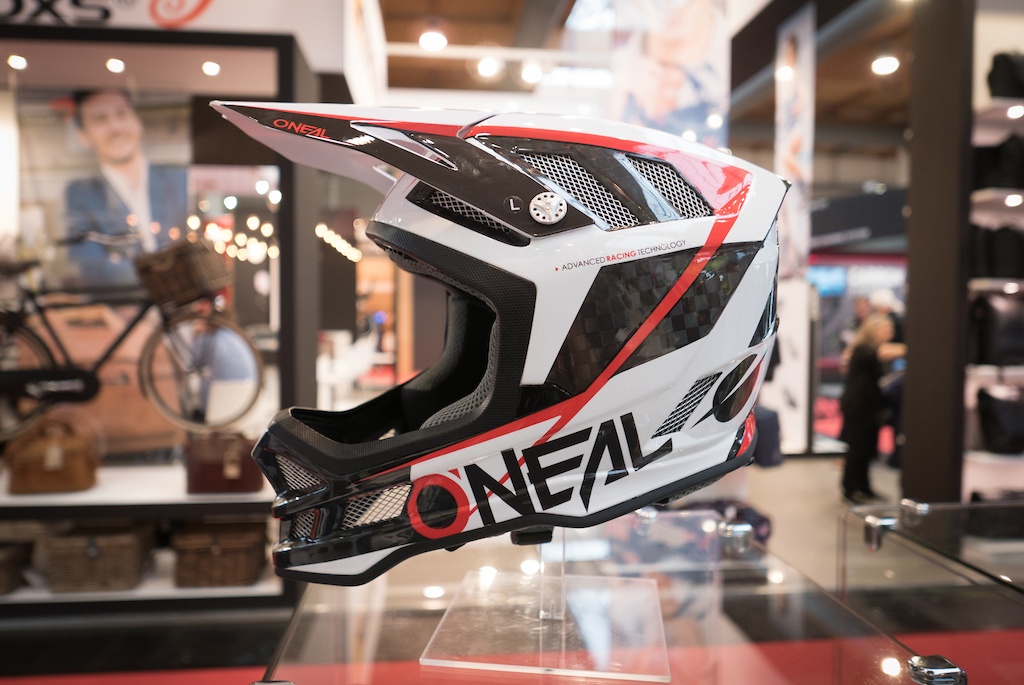 Экипировка: Eurobike 2017: O&#39;Neal выпускают «магнитные» очки B50 и шлем Blade.