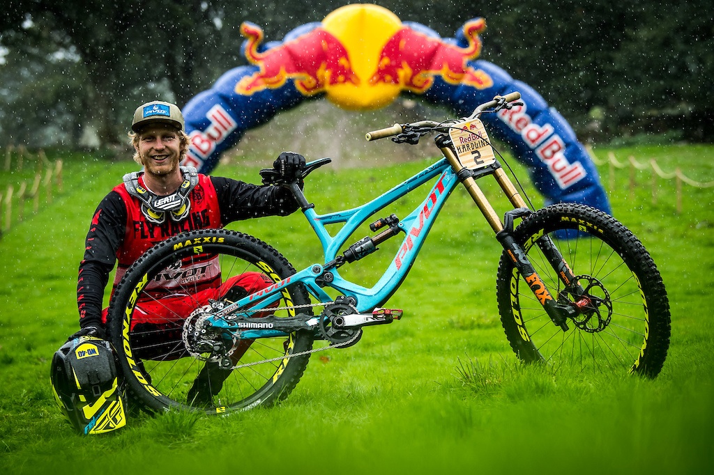 World events: 29 велосипедов Red Bull Hardline 2018