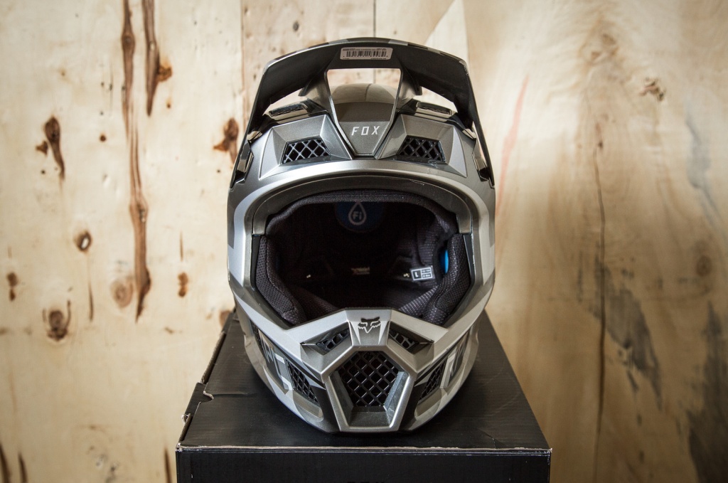 Новое железо: Обновлённый шлем Rampage Pro Carbon от FOX