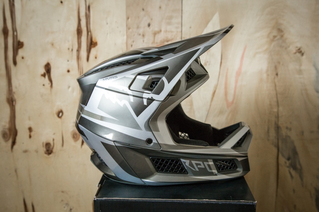 Новое железо: Обновлённый шлем Rampage Pro Carbon от FOX