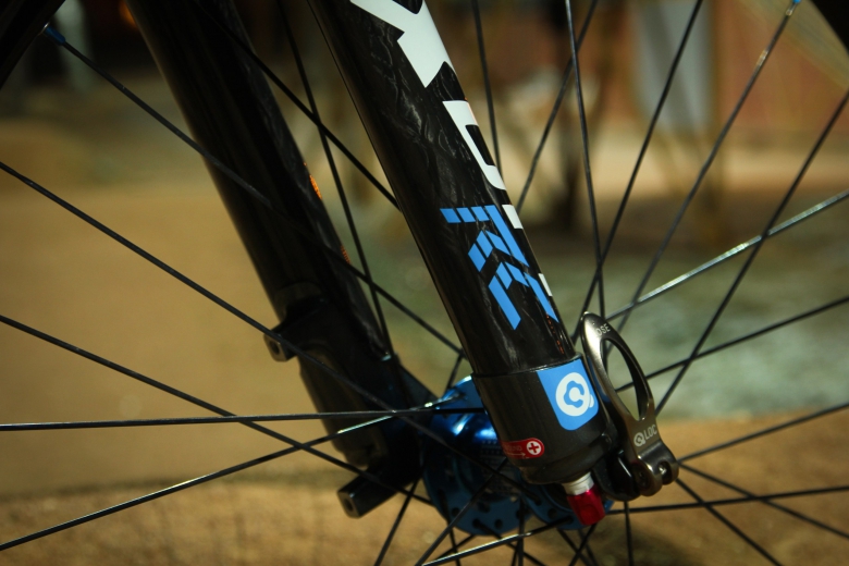 #Borsch: Солнце тур вилка воздух углепластик прибор горый велосипед 2013 черный 26 дюймов