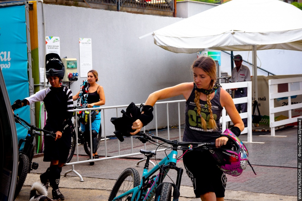 Gorky Bike Park: Only girls in bike park