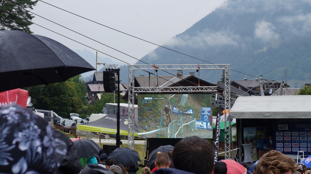 Блог им. CrazzyKat: Трасса чемпионата Франции по даунхиллу и немножко о слоупстайле Loose Riders